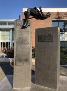 Dick-Fosbury-Oregon-University-statue